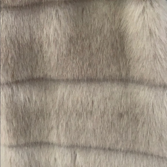 Fuzzy vest - Picture 3 of 3